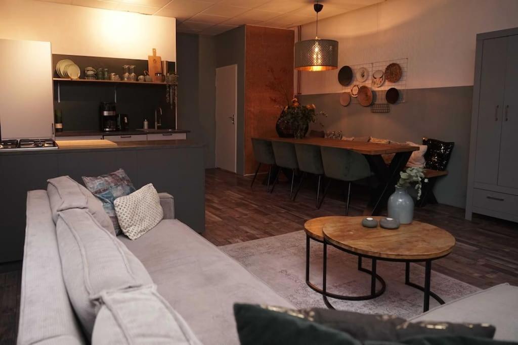Ruim Appartement In Utrecht. Ngoại thất bức ảnh