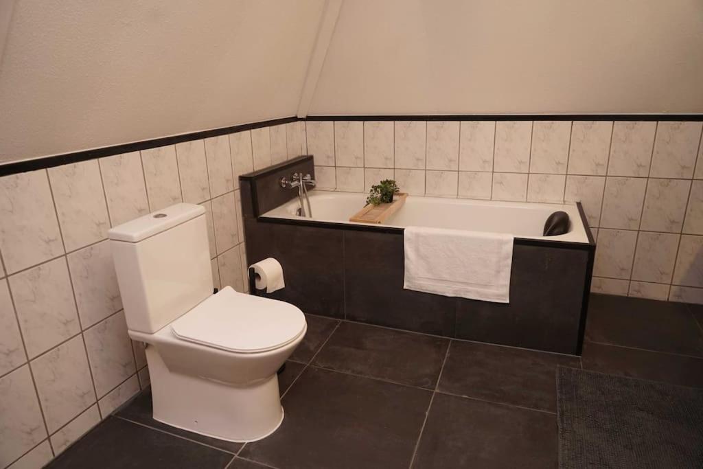 Ruim Appartement In Utrecht. Ngoại thất bức ảnh